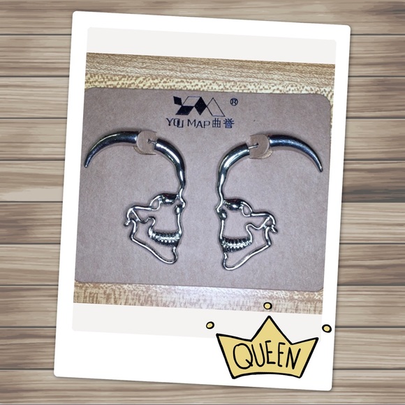 Silver Silouhette Skull Earrings - Picture 3 of 5